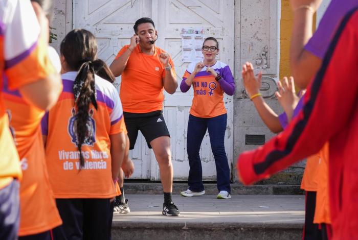 Estudiantes de la Técnica 13 y la UMSNH se pronuncian contra la violencia de género