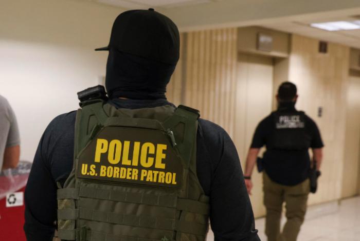 EUA arresta a hombre de Florida por amenazas de muerte contra agentes migratorios de ICE