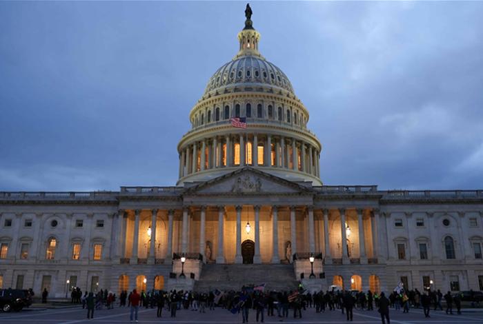 EUA podría cerrar partes de su espacio aéreo si se prolonga el cierre de Gobierno