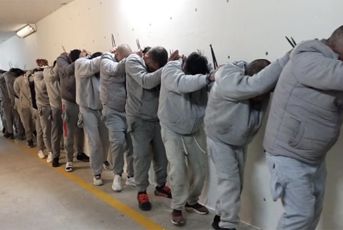 EUA traslada a México a 14 prisioneros para que cumplan en este país sus condenas