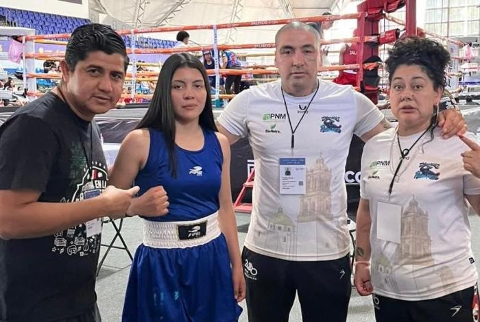Evelyn Ramírez, imparable, ganó su combate en el primer round por detención del réferi