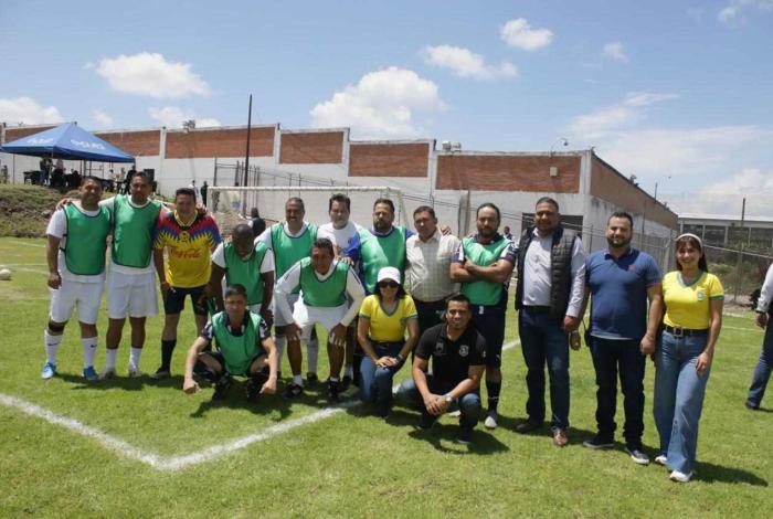 Ex futbolistas visitan Centro Penitenciario “David Franco Rodríguez”