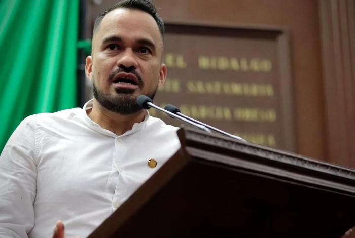 Exhorta Hugo Rangel garantizar acceso universal al agua potable en escuelas