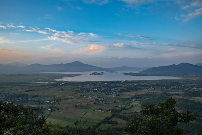 Exigen indígenas a gobiernos conservación de lagos en Michoacán