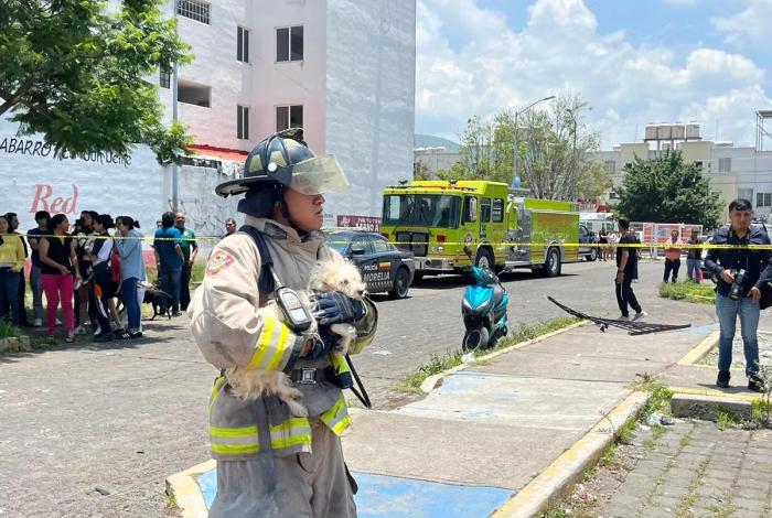 Explosión de tanque de gas LP en Villas del Pedregal, Morelia deja solo daños materiales