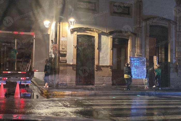 Extraen muebles de lujo del ex secretario de Finanzas Carlos Maldonado, en Morelia