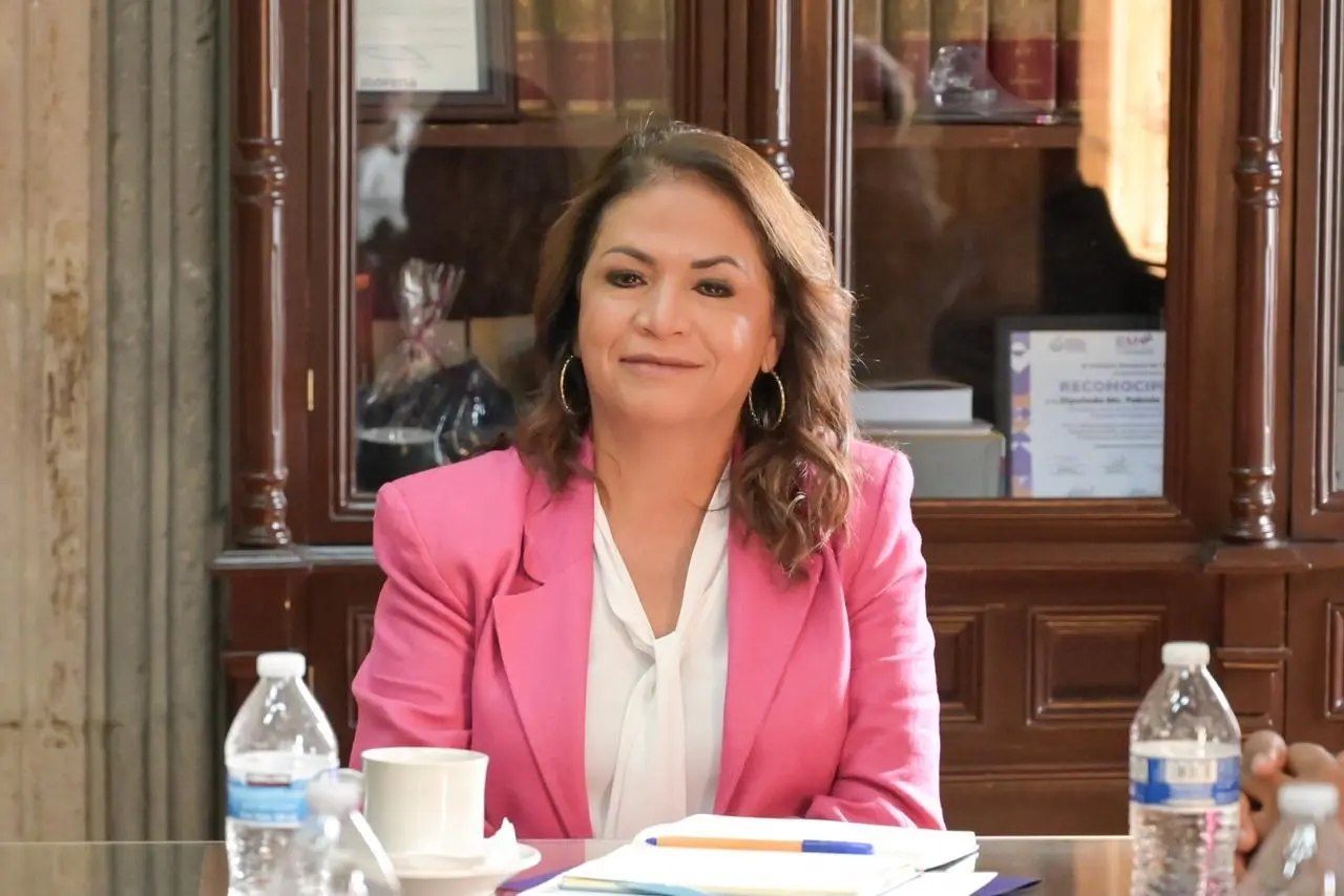 Fabiola Alanís dialoga con iglesias evangélicas