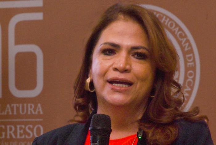 Fabiola Alanís: Las becas para estudiantes son una revolución que transforma a México