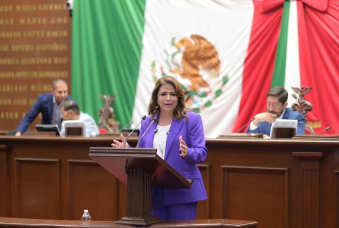 Fabiola Alanís presenta iniciativa de reforma electoral para Michoacán