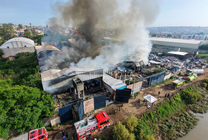 Fábrica de estopa incendiada en Morelia, con multa y clausura por falta de licencia