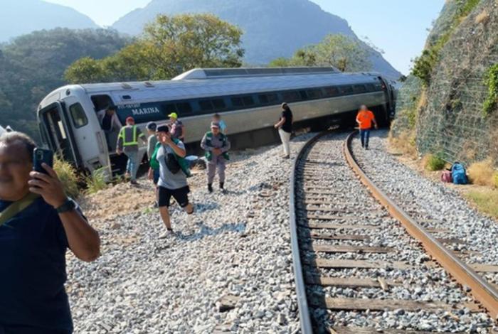 Fallece mujer de 73 años y elevan 14 muertos por descarrilamiento del Tren Interoceánico en Oaxaca