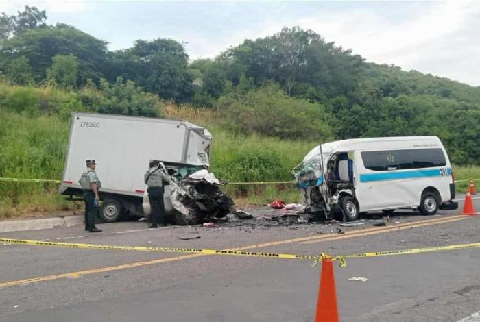 Familia de Lázaro Cárdenas los fallecidos durante trágico accidente de la autopista Siglo XXI