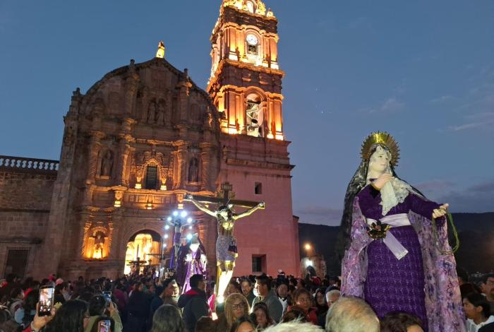 Fe y tradición se reunieron en la Procesión de los Cristos en Tlalpujahua