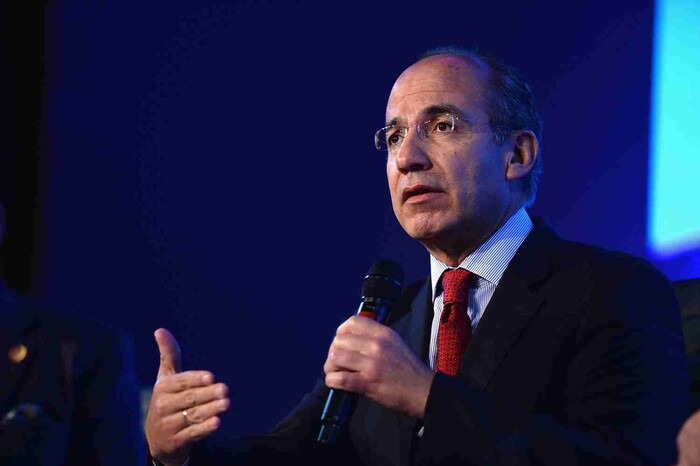 Felipe Calderón advierte sobre el riesgo de que México se convierta en Venezuela