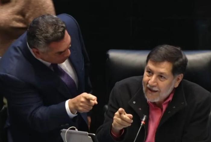 Fernández Noroña y ‘Alito’ Moreno se manotean y dan golpes en el Senado (VIDEO)