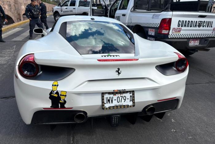 Ferrari rob4do también transportaba piezas arqueológicas: FGE