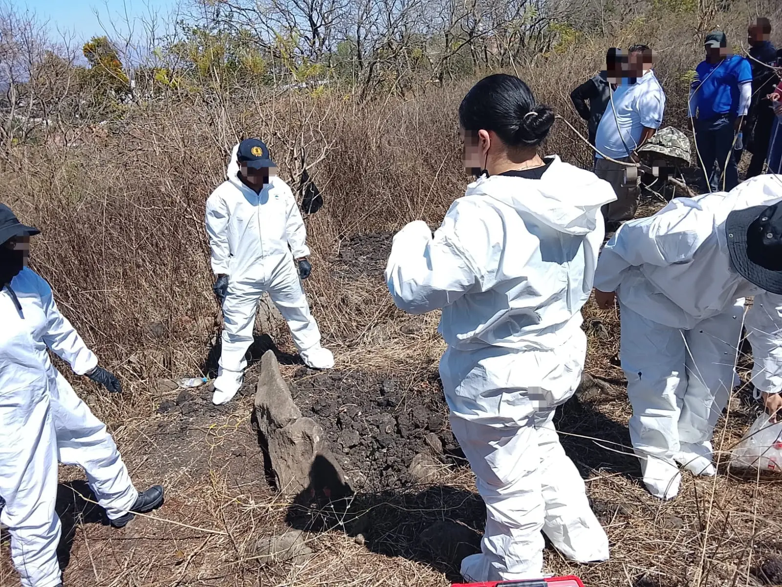 FGE continúa con búsqueda forense en el Cerro de la Cruz, en Jacona