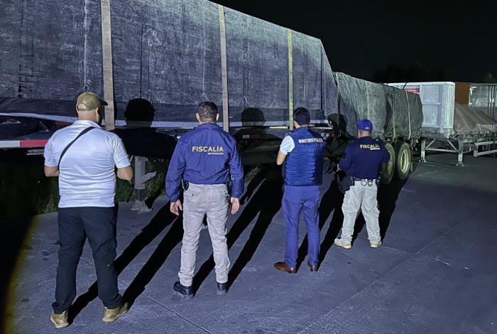 FGE desmantela bodega donde guardaban tractocamiones, remolques y vehículos robados en la Siglo XXI