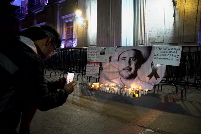 FGE indaga quién abatió al homicida de Carlos Manzo cuando ya estaba sometido