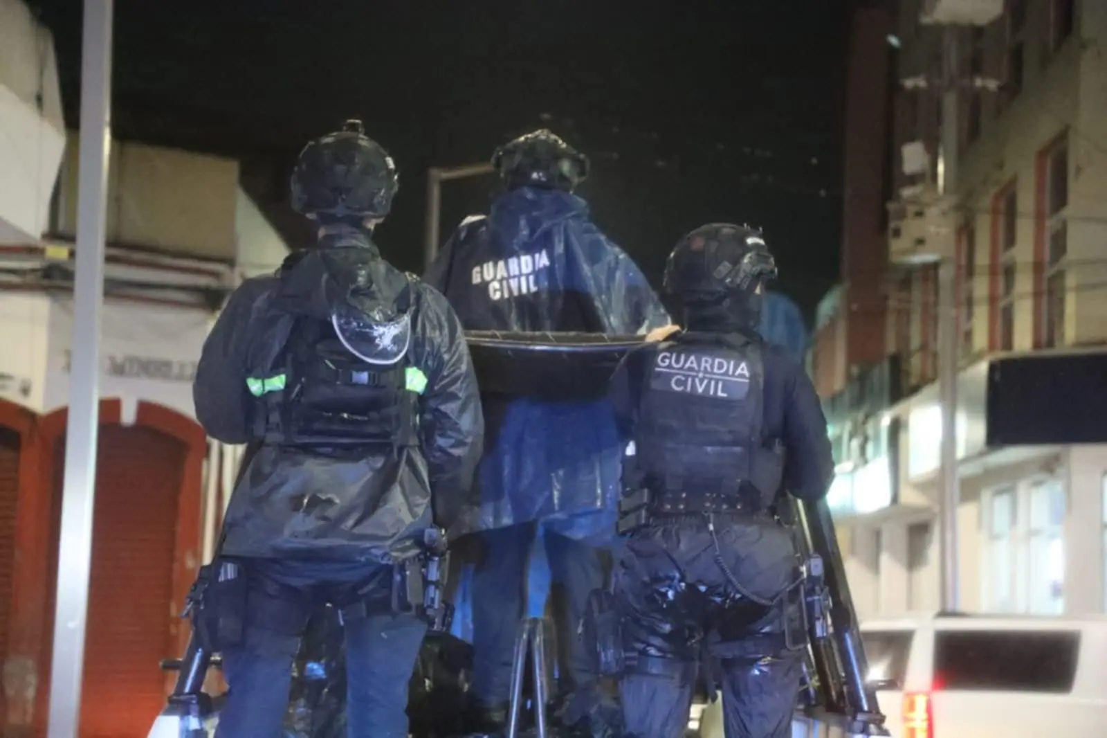 FGR realizó 2 cateos en Zitácuaro y se detonó el infierno