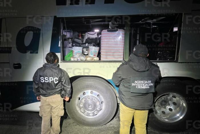 FGR Y SSPC aseguran granadas de fragmentación y cartuchos en autobús de pasajeros