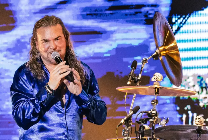 Fher de Maná critica la pobreza musical del Reguetón y los Corridos Tumbados