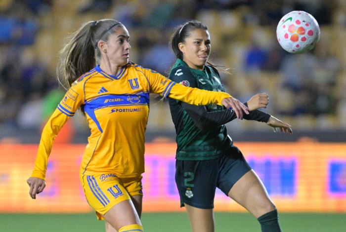 FIFA exige cuota mínima de mujeres en banquillos de equipos