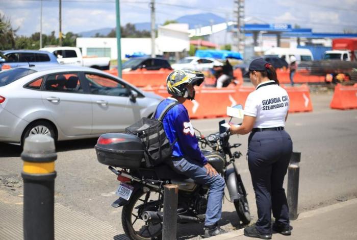 ¡Fíjate pues! Si manejas motocicleta, usa siempre el casco: SSP