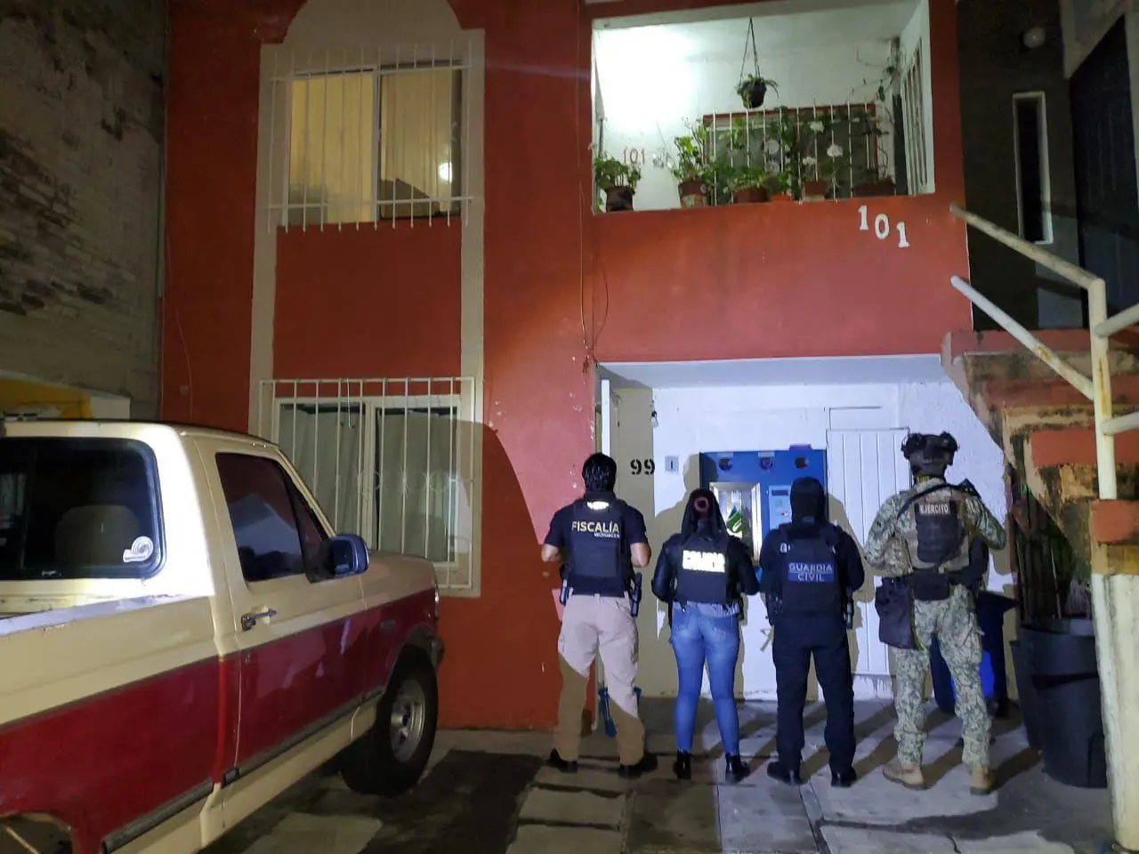 Fiscalía General asegura más de mil 200 dosis de metanfetamina durante cateos realizados en Morelia