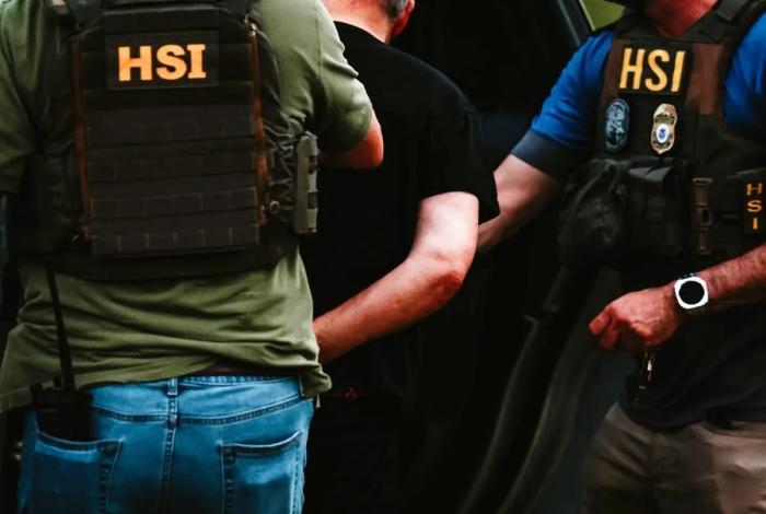 Florida lanza campaña para deportar exparejas migrantes irregulares
