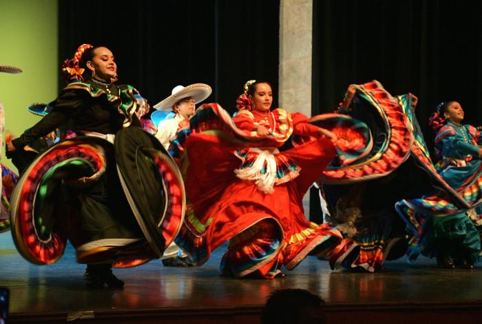 Folklórico de Michoacán celebra 67 años con funciones en Morelia