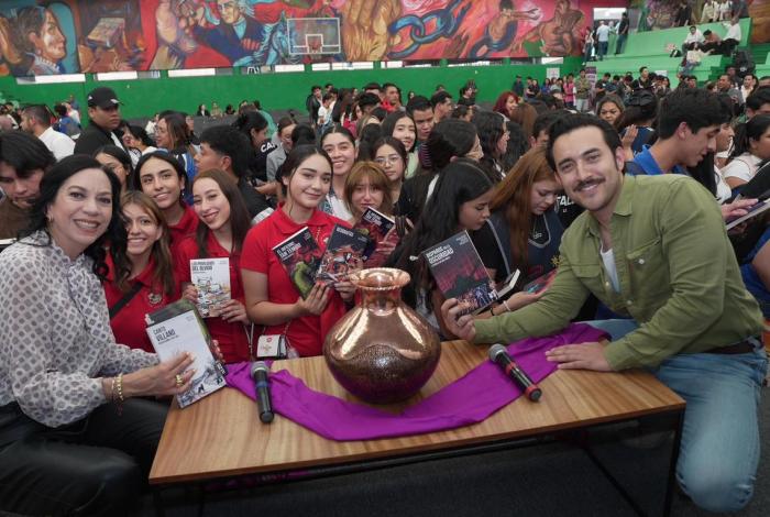 Fondo de Cultura Económica entrega 2 mil libros a Normales de Michoacán: Iemsysem