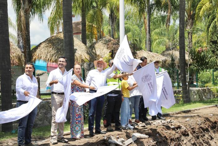 Fortalece Bedolla infraestructura vial de Huandacareo