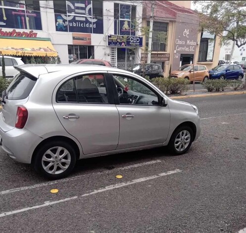 #Foto | ¡Delincuentes armados roban auto en Ciudad Jardín!