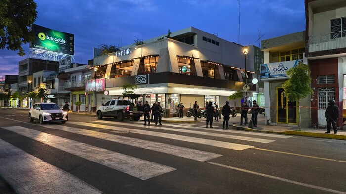 #Foto | Empistolado mata a una adolescente dentro de un Oxxo, en el Centro de Zamora