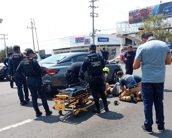 #Foto | Motociclista herido al chocar por alcance contra un auto particular en Zamora