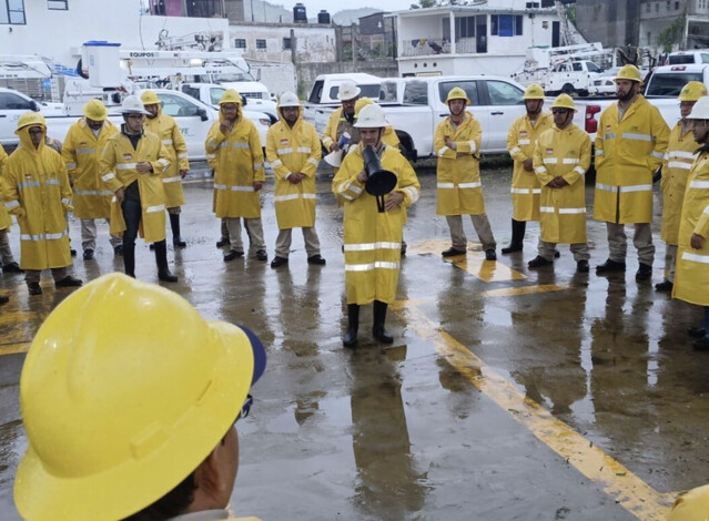 #Fotos | CFE preparada para atender posibles afectaciones de electricidad en Guerrero, Michoacán y Colima