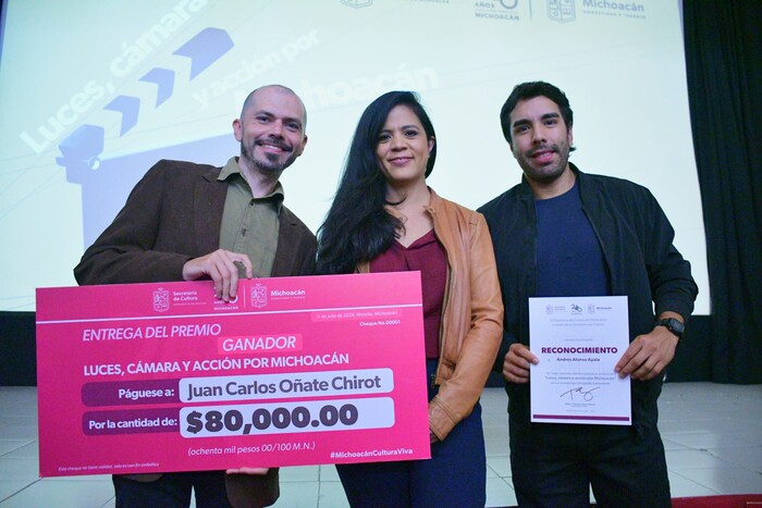 #Fotos | Premia Secum a ganador del certamen de cine por los 200 años de Michoacán