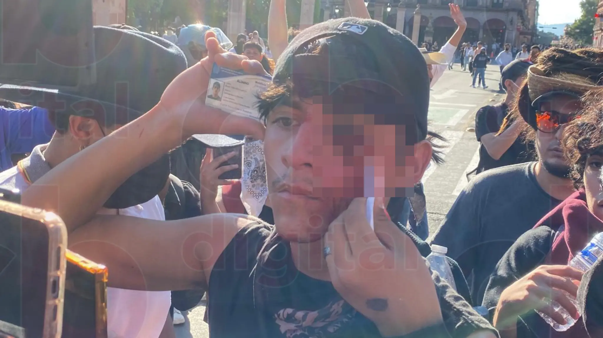 Frenan disturbios con gases lacrimógenos en Morelia