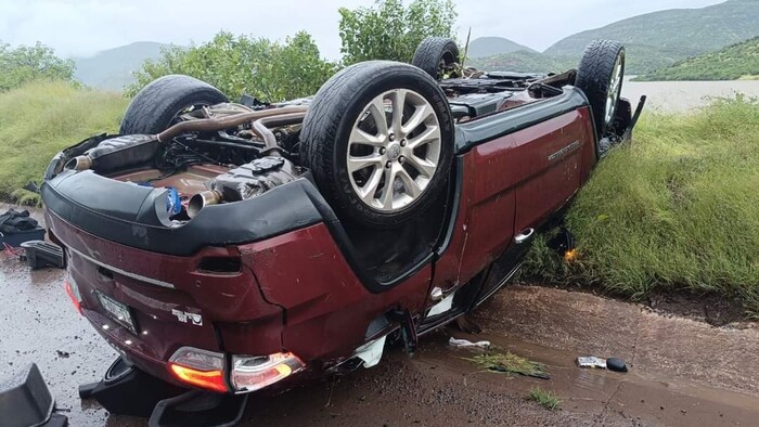 Fueron dos, los lesionados en volcadura sobre la Autopista Siglo XXI