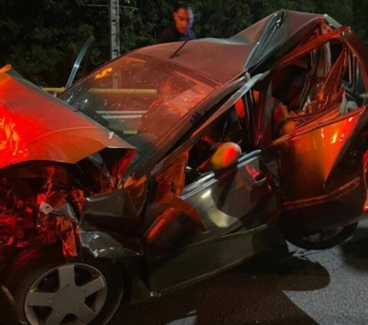 Fuerte accidente automovilístico en el libramiento deja dos personas prensadas