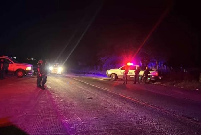 Fuerte balacera en Apatzingán: civiles armados huyen y abandonan vehículo
