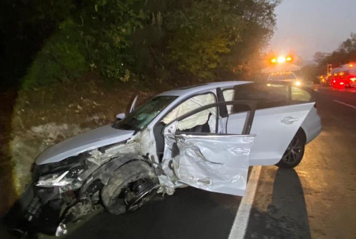 Fuerte ch0que en la Zitácuaro-Toluca deja dos vehículos destr0zados