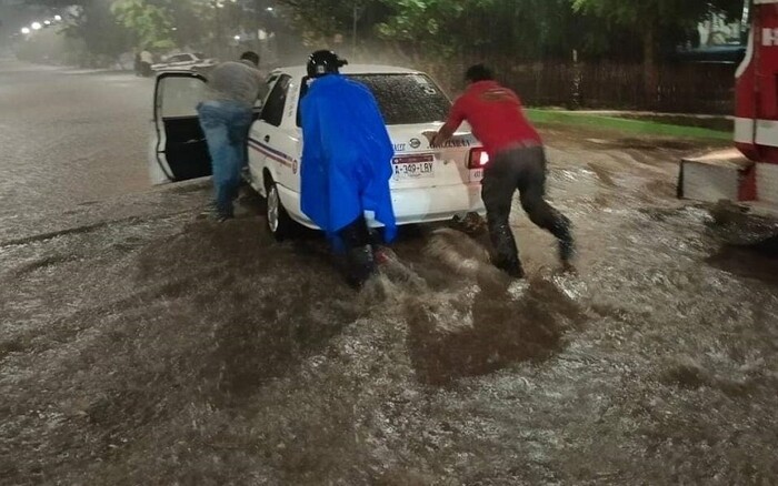 Fuertes lluvias en Apatzingán generan graves encharcamientos