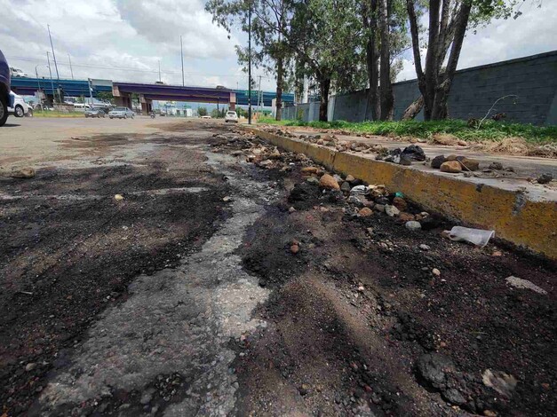 Fuertes lluvias provocan deslizamientos de tierra y piedras en la Leandro Valle