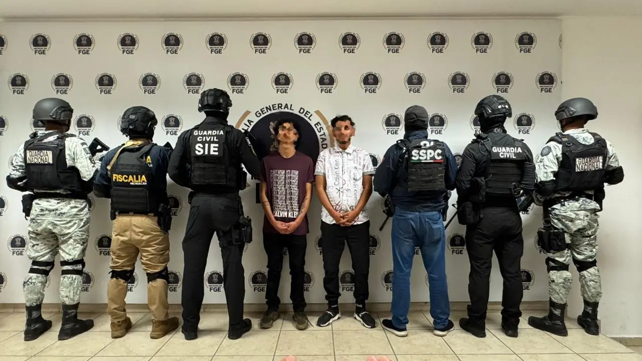 Fuerzas estatales y federales detienen a dos presuntos extorsionadores en Uruapan