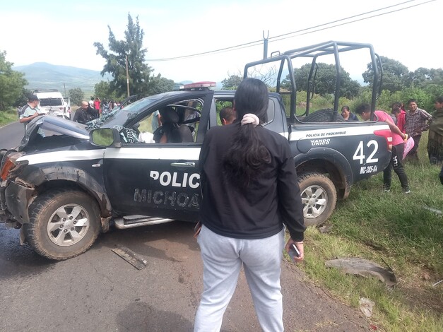 #Galería | 20 lesionados deja choque de patrulla contra combi del servicio público en Tangancícuaro