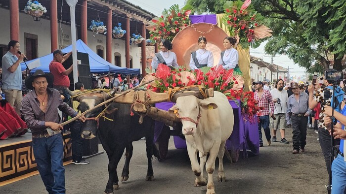 #Galería | Brillo y gran colorido, durante desfile de la Feria del Cobre