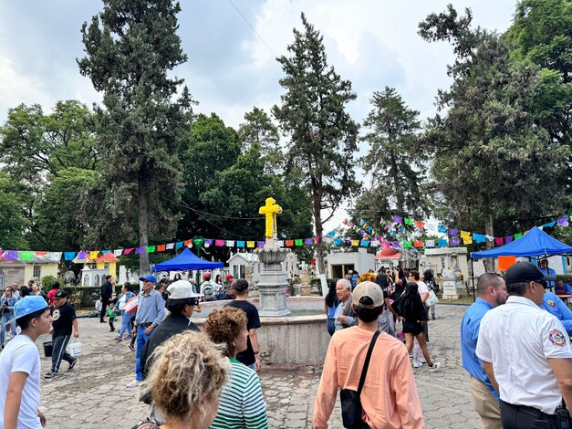 #Galería | Con orden y tranquilidad, transcurre Día de Muertos en Panteón de Morelia