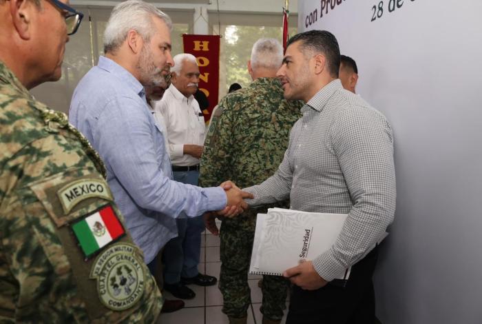 #Galería | Harfuch y Bedolla encabezan reunión con limoneros en Apatzingán